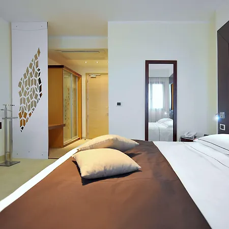 Mercure E Hotel 4*