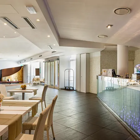 Mercure E فندق 4*
