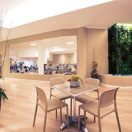 Mercure E 4*