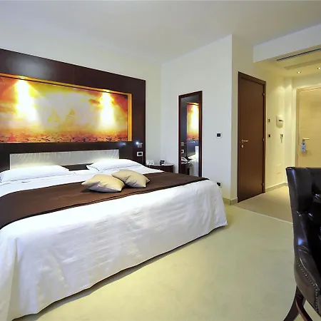 Mercure E فندق