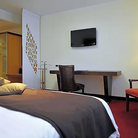 Mercure E 4*