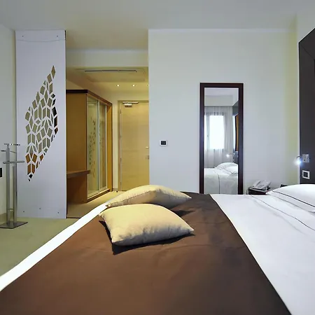Mercure E 4*